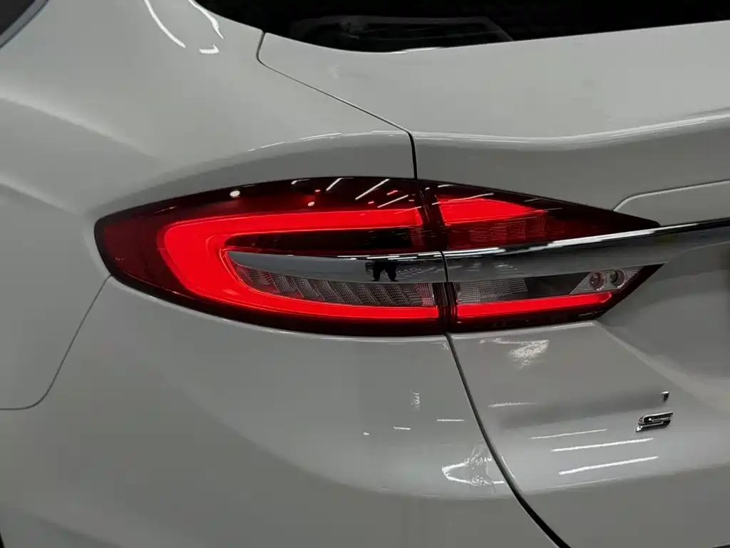 Ford Mondeo — миниатюра 8