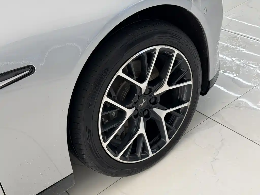 XPeng P7 — миниатюра 13