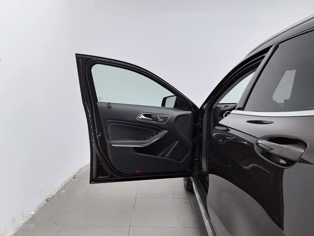 Mercedes-Benz GLA — миниатюра 8