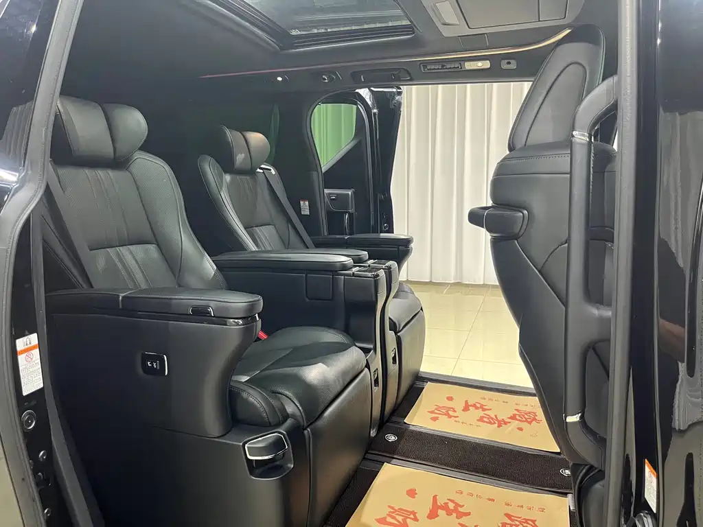 Lexus LM 2020 300h мест