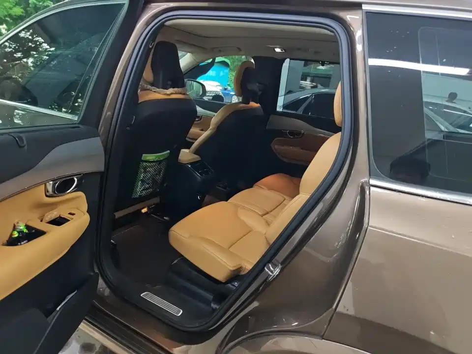 Volvo XC90 — миниатюра 5