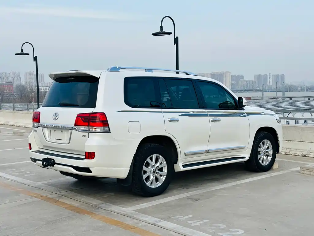 Toyota Land Cruiser 2018 4.6L AT