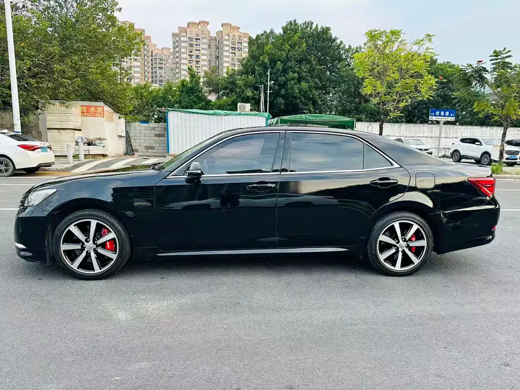 Toyota Crown — миниатюра 5