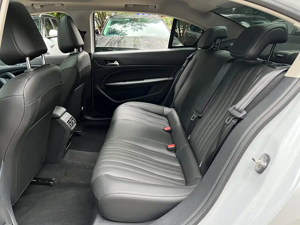 Peugeot 408 — миниатюра 11