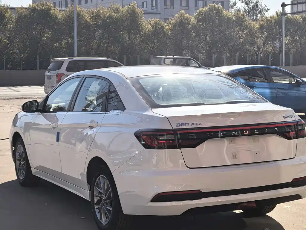 Venucia D60 2023 PLUS 1.6L XL CVT