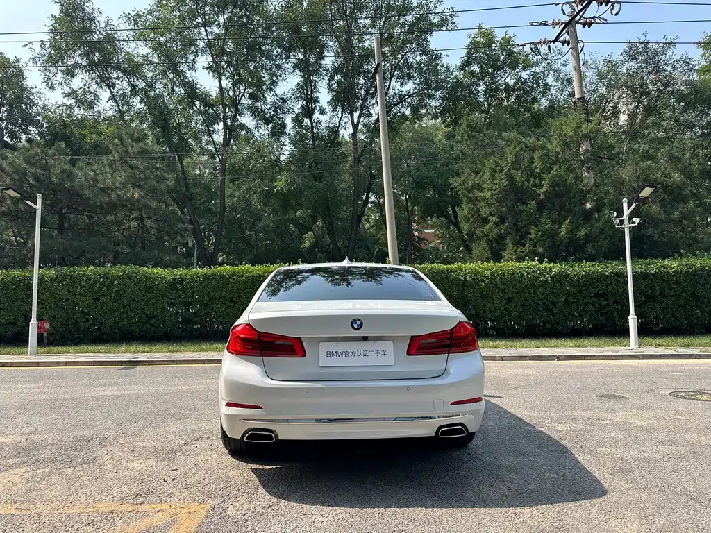 BMW 5 Series — миниатюра 3