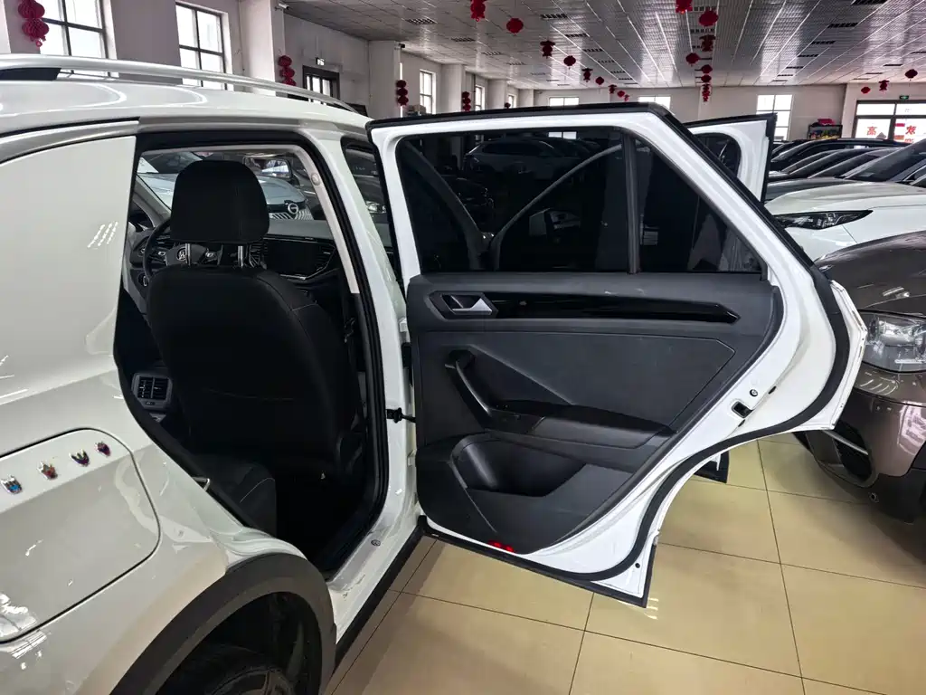 VOLKSWAGEN T ROC EXPLORING SONGS