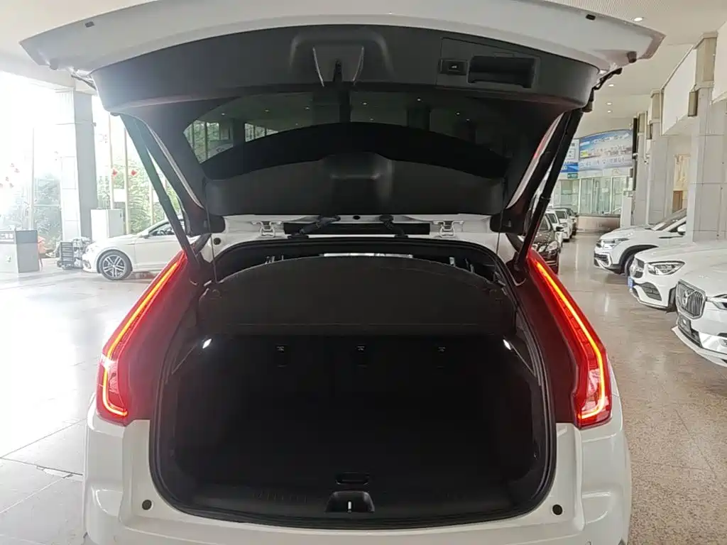Cadillac XT4 — миниатюра 19