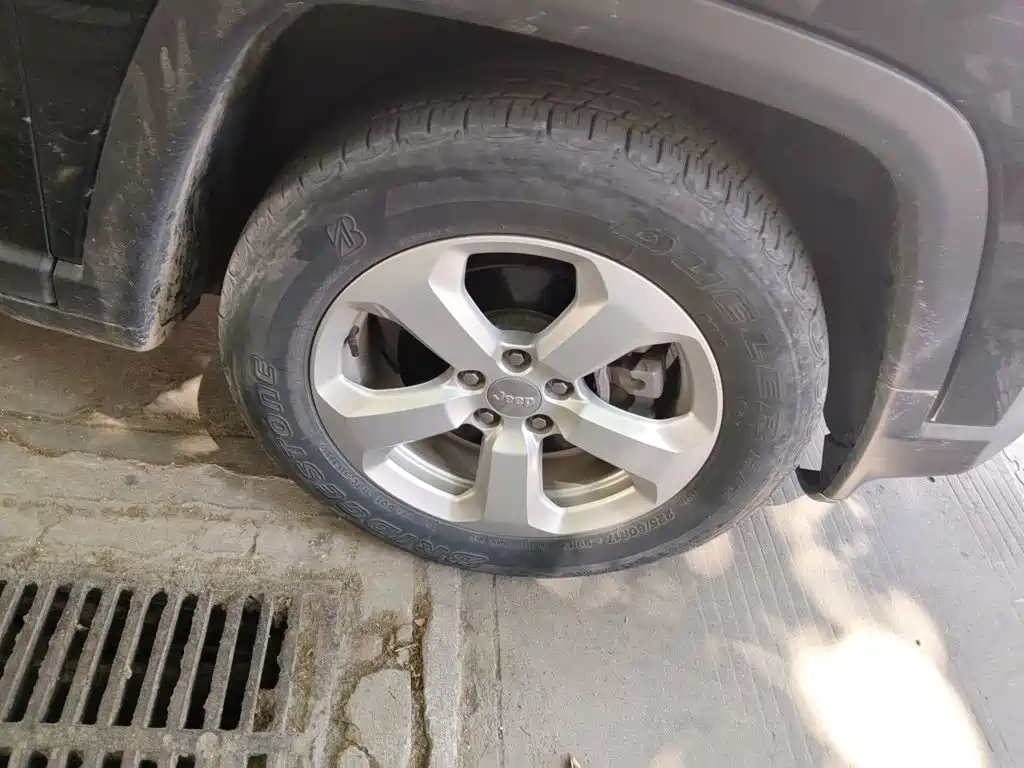 Jeep Compass — миниатюра 10