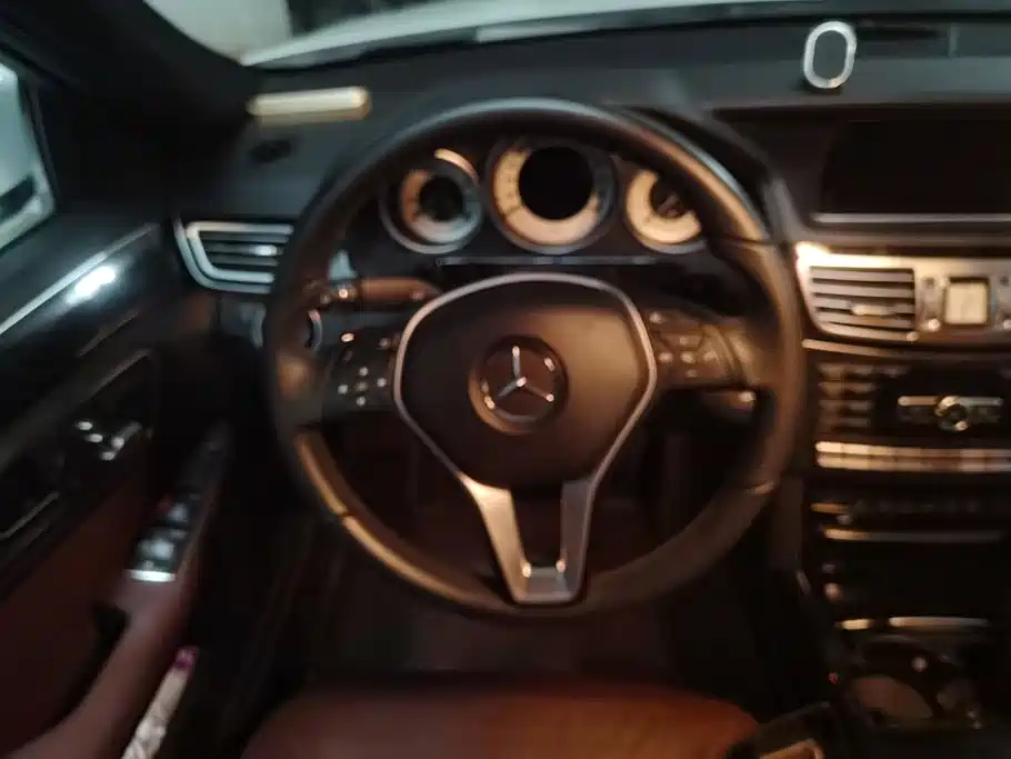 Mercedes-Benz E-Class — миниатюра 15