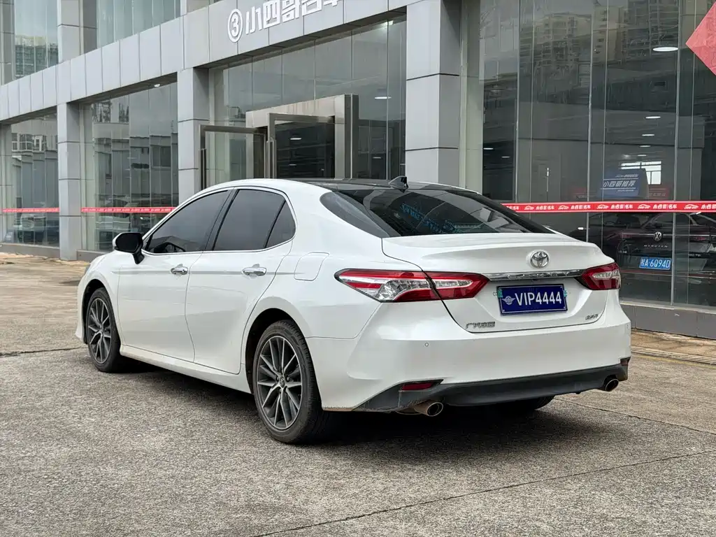 Toyota Camry — миниатюра 9