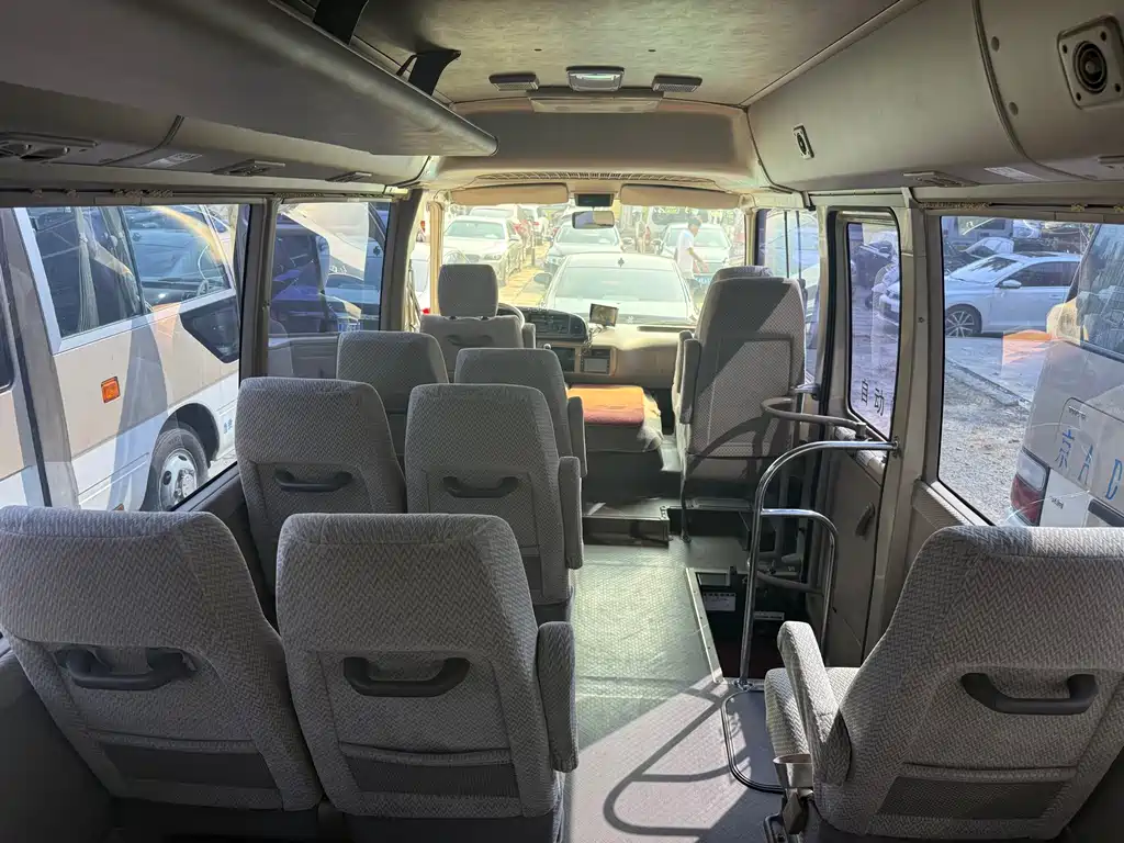 Toyota Coaster — миниатюра 17