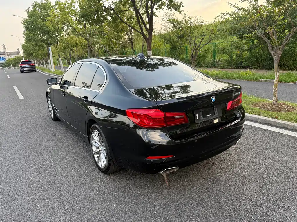 BMW 5 Series — миниатюра 5