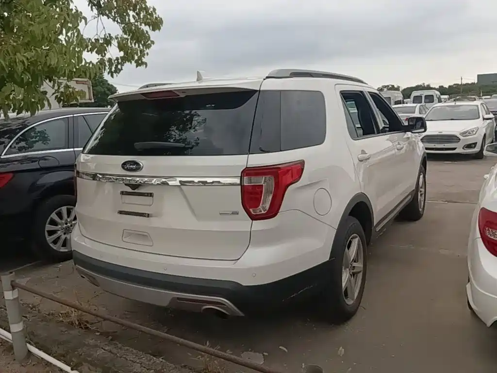 Ford Explorer (Import) — миниатюра 7