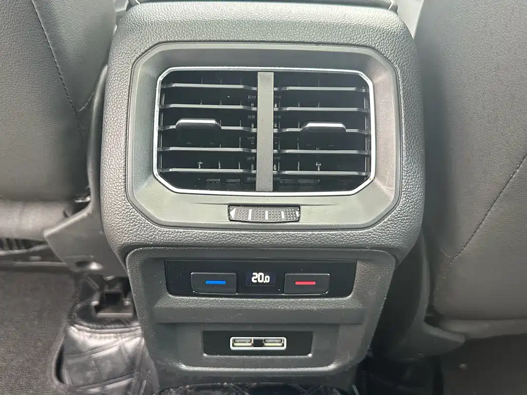 Volkswagen Tiguan L — миниатюра 18