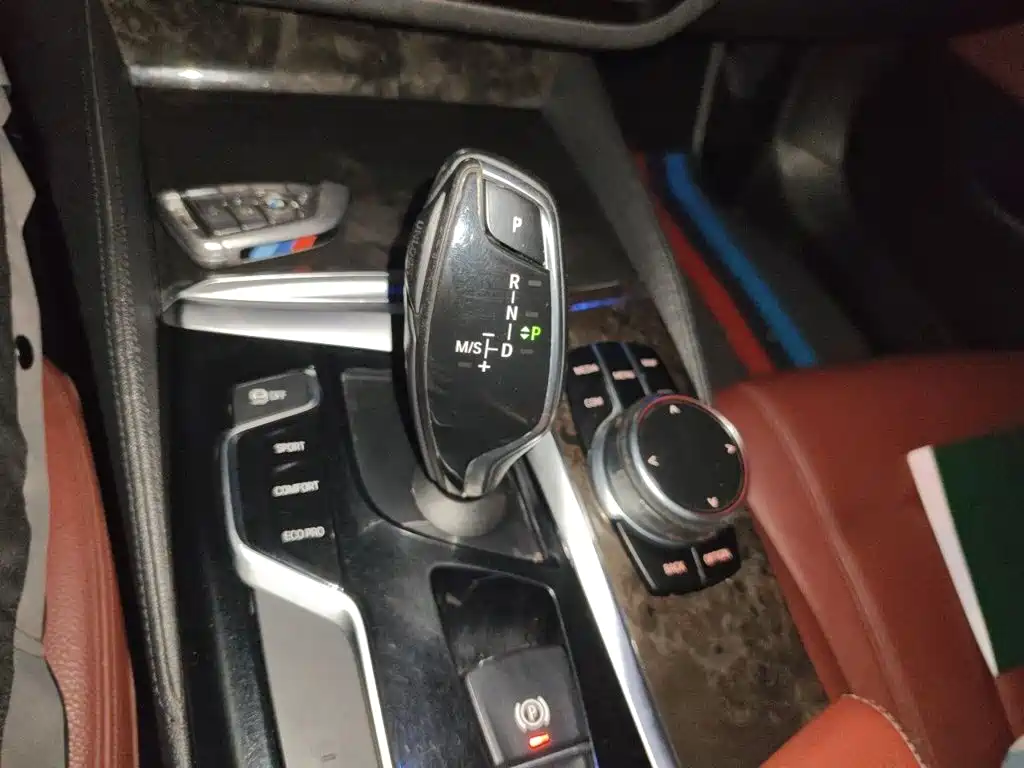 BMW 5 Series — миниатюра 7