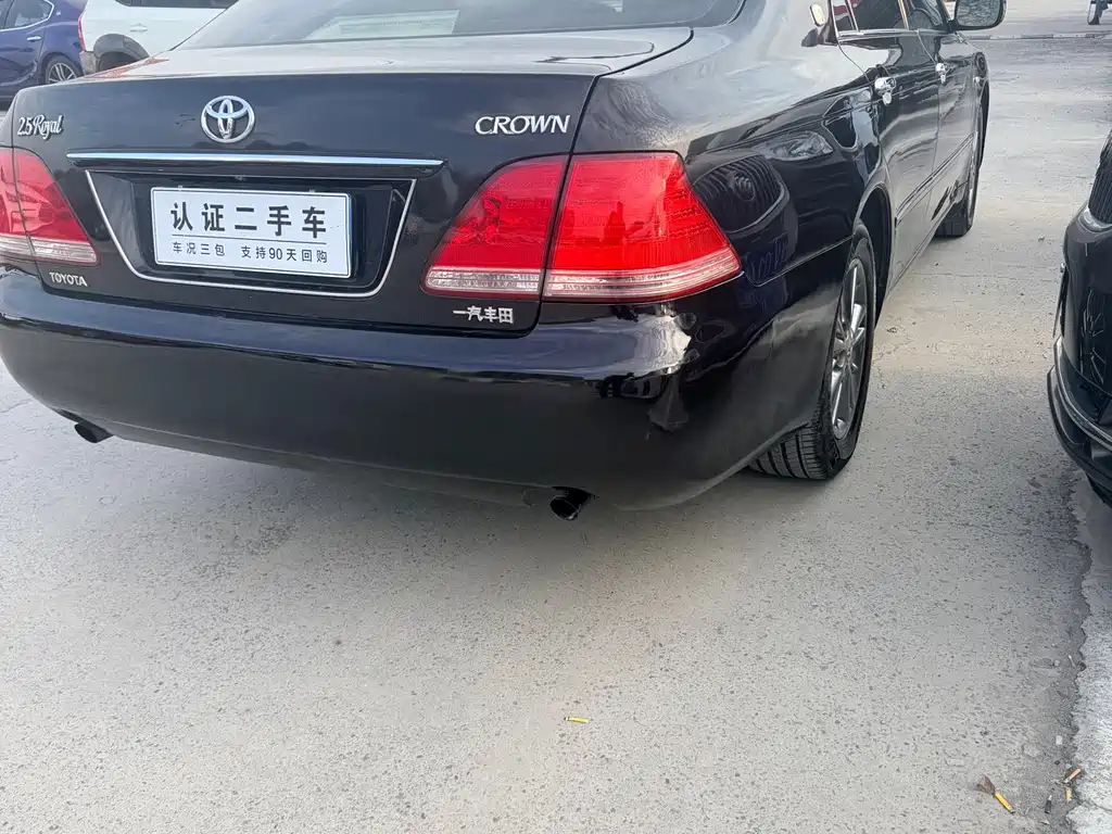 Toyota Crown — миниатюра 4