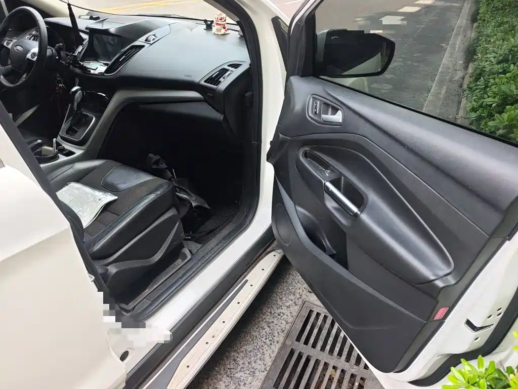 Ford Kuga — миниатюра 19