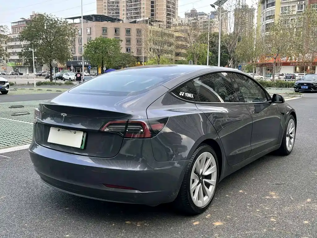 Tesla Model 3 — миниатюра 7