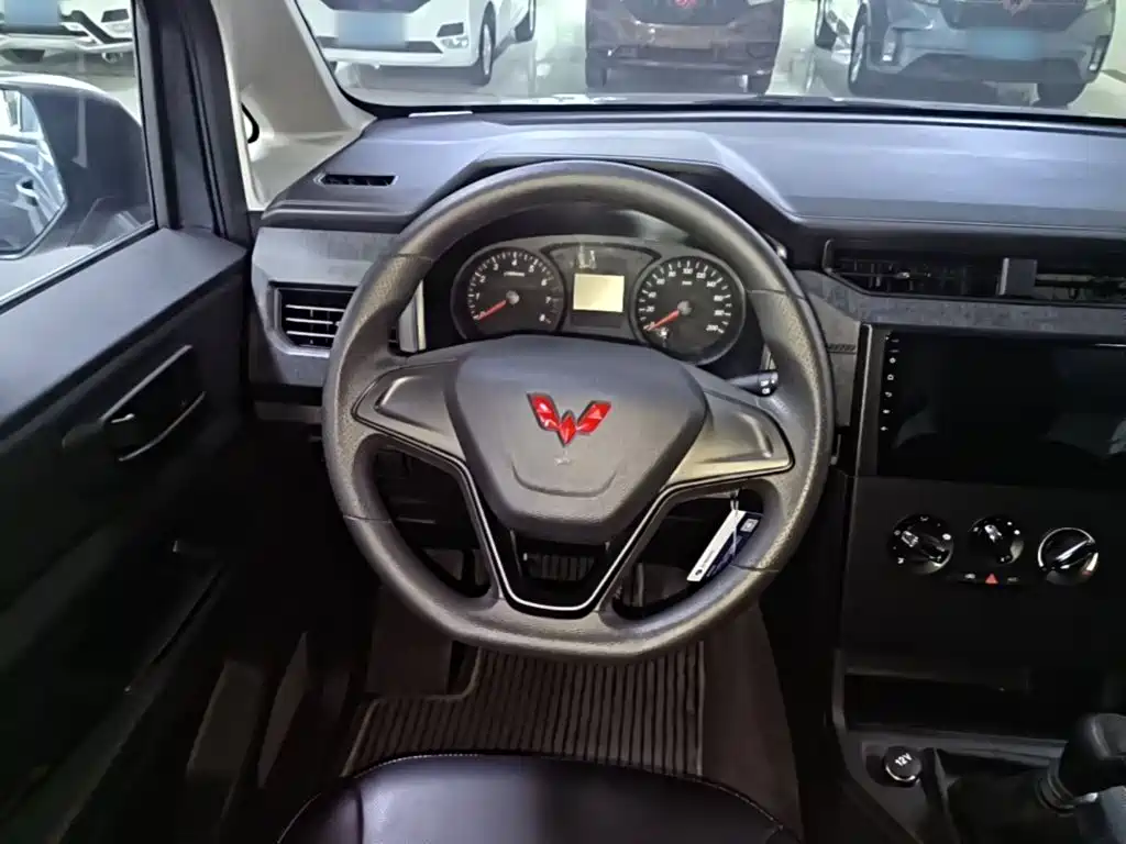 Wuling Hongguang PLUS — миниатюра 11
