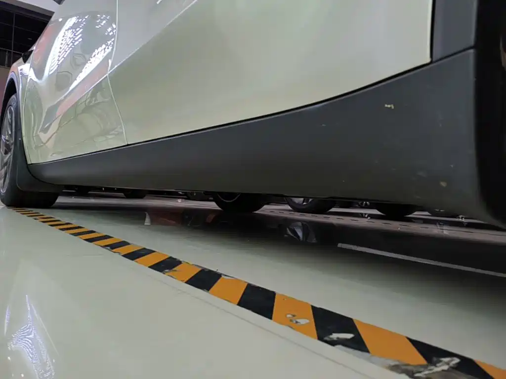 Tesla Model Y L — миниатюра 22