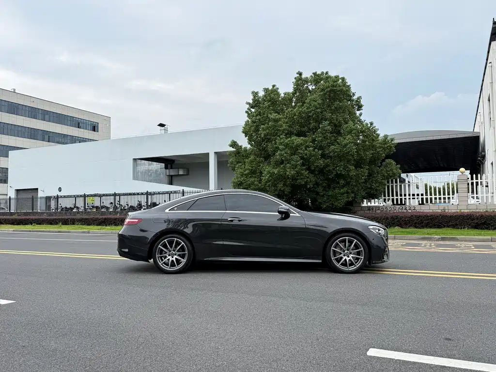 Mercedes-Benz E-Class (Import) — миниатюра 9