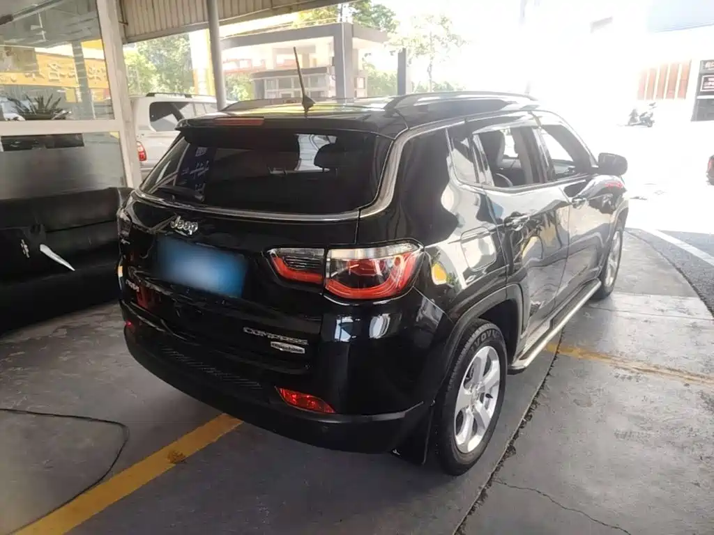 Jeep Compass — миниатюра 7