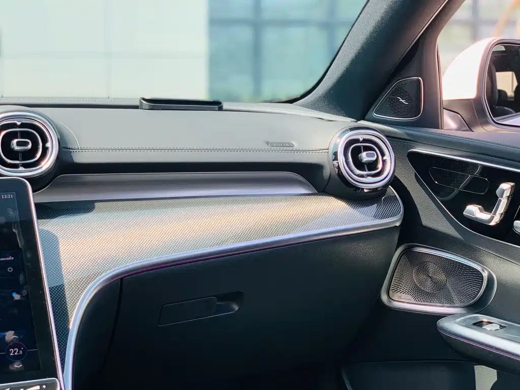Mercedes-Benz C-Class — миниатюра 8