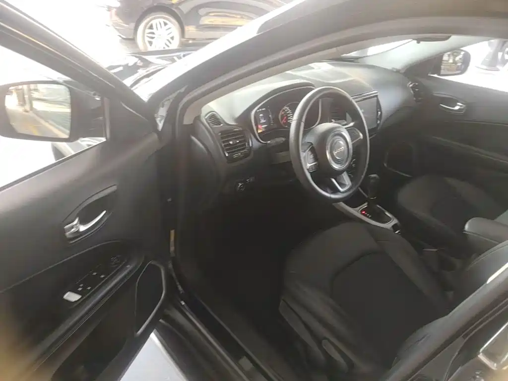 Jeep Compass — миниатюра 16