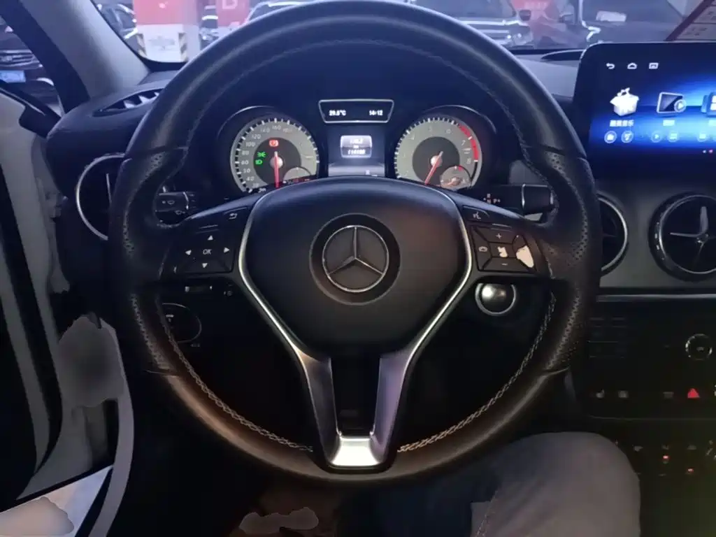 Mercedes-Benz GLA — миниатюра 11
