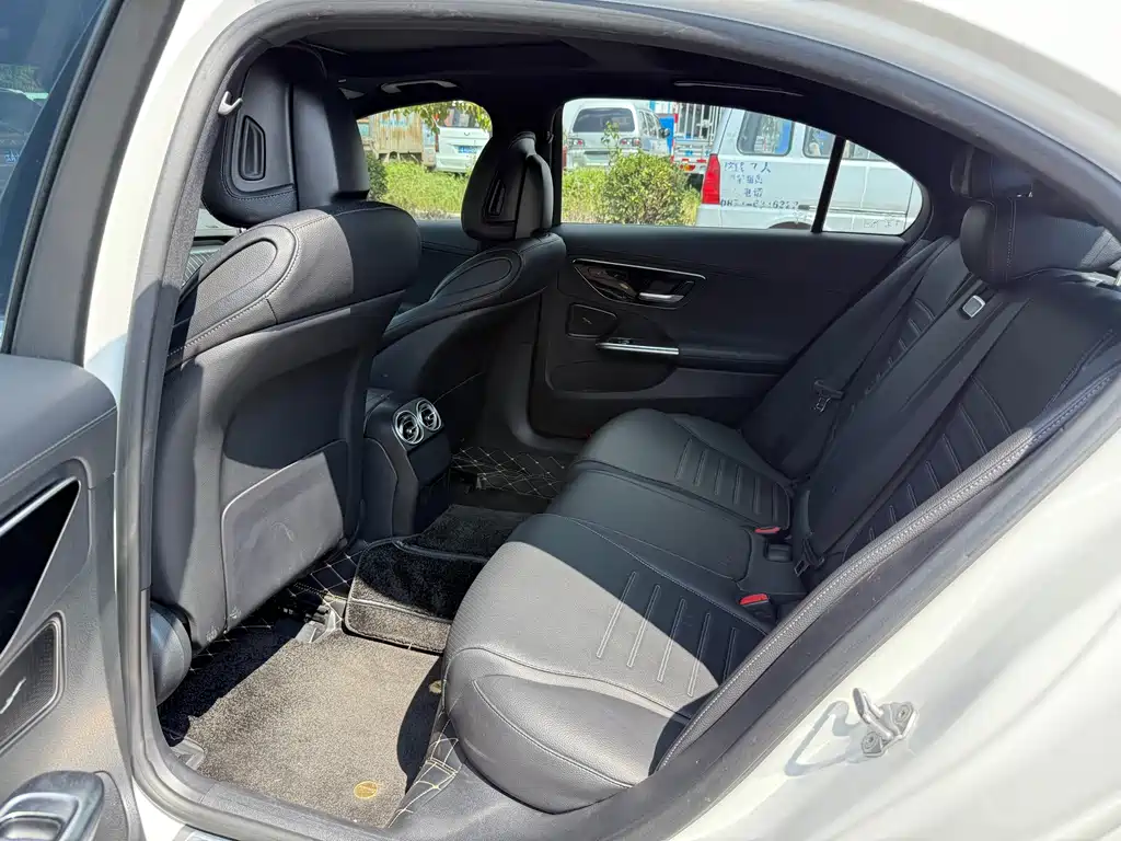 Mercedes-Benz C-Class — миниатюра 12