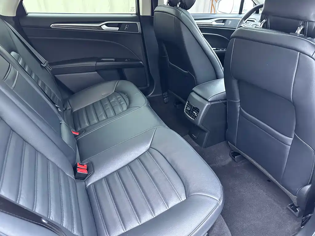 Ford Mondeo — миниатюра 12