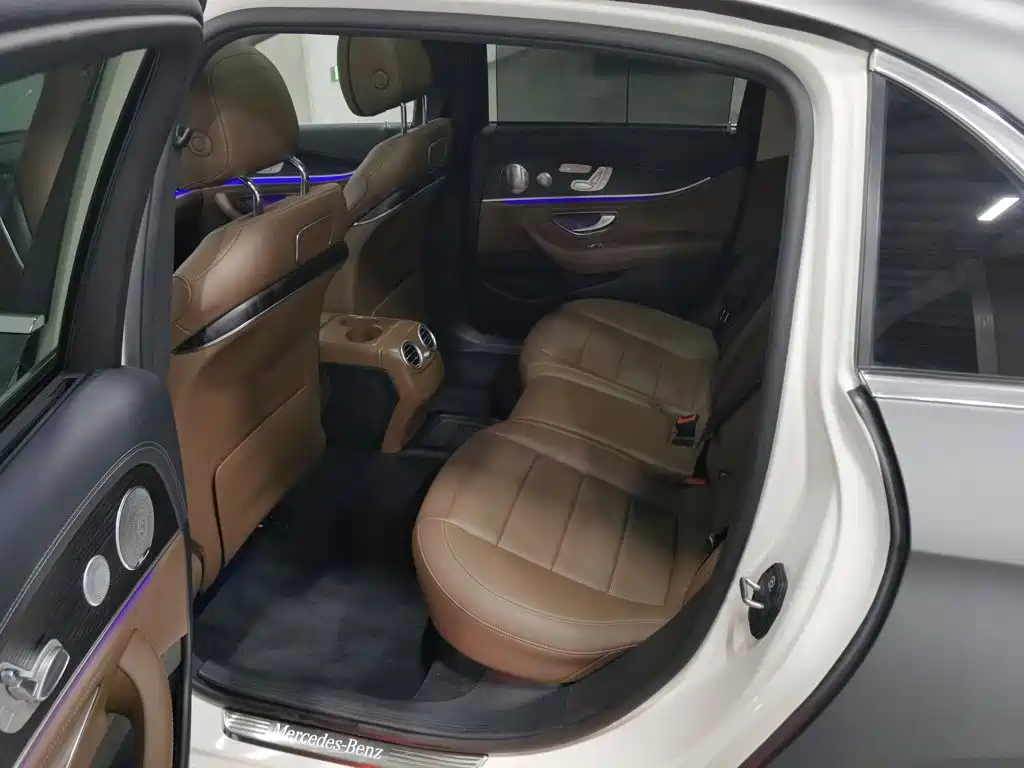 Mercedes-Benz E-Class — миниатюра 15