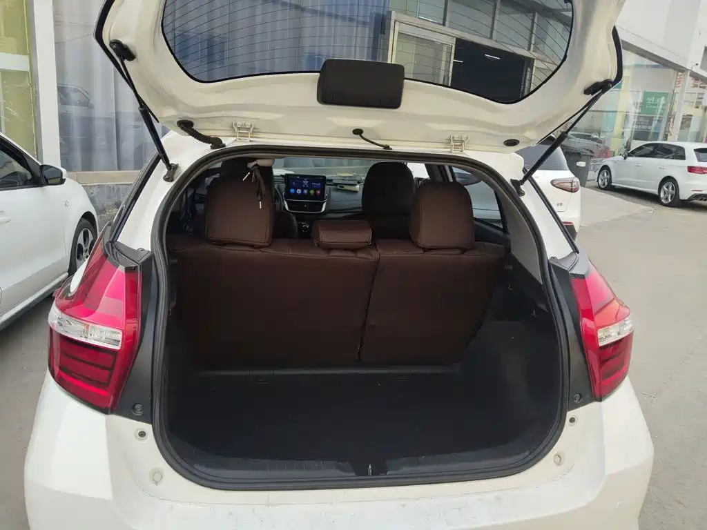 Toyota Yaris L — миниатюра 19