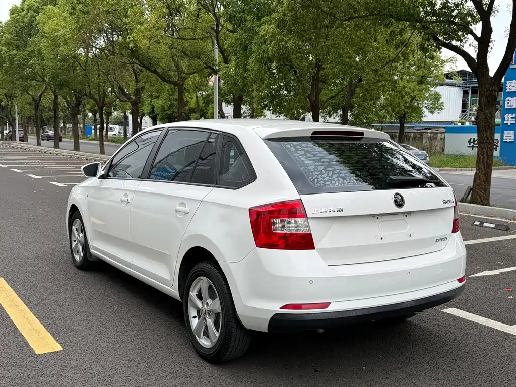 Skoda Rapid Spaceback — миниатюра 6