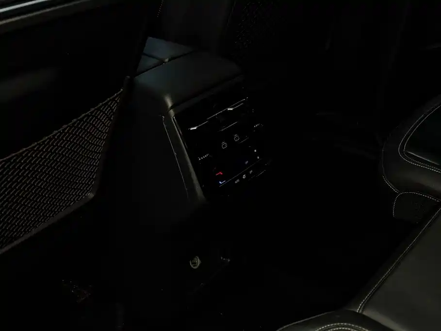 Audi Q6 2024 40 TFSI quattro 7 мест