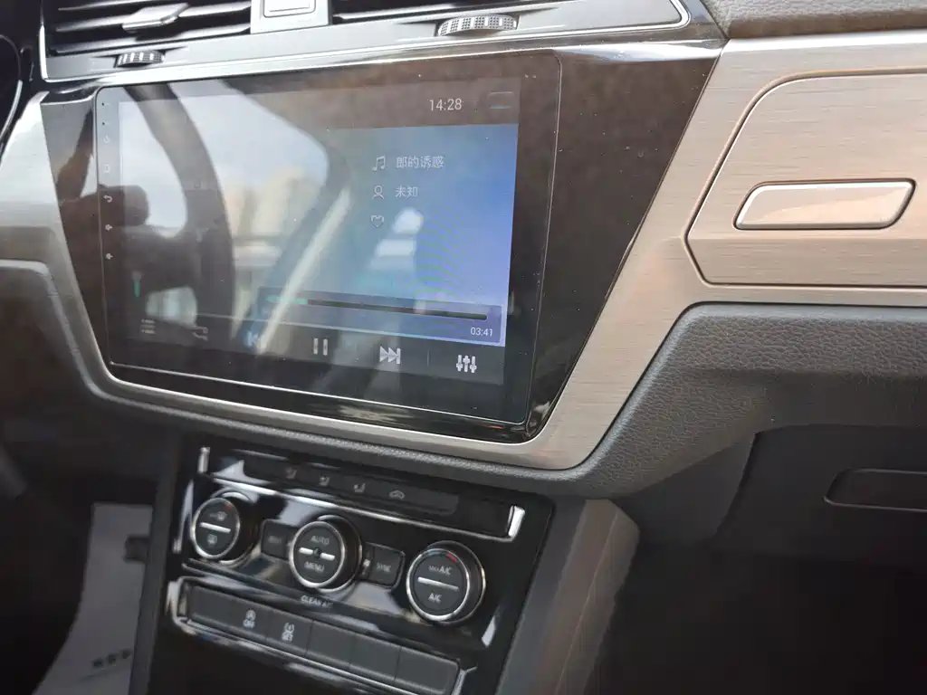Volkswagen Touran — миниатюра 12