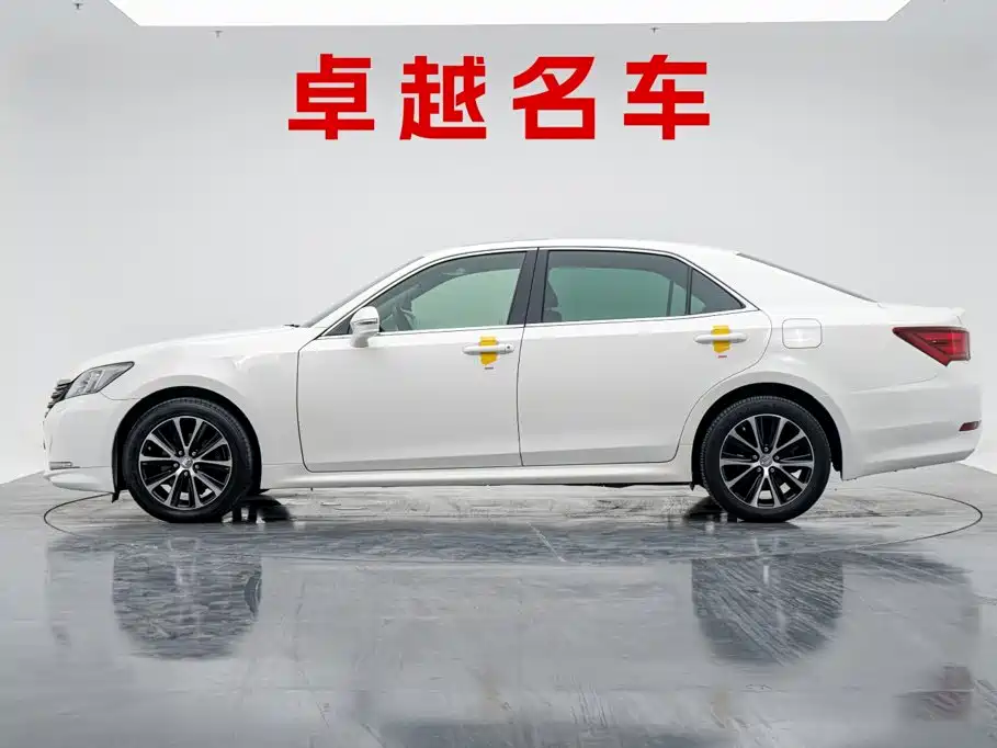 Toyota Crown — миниатюра 7