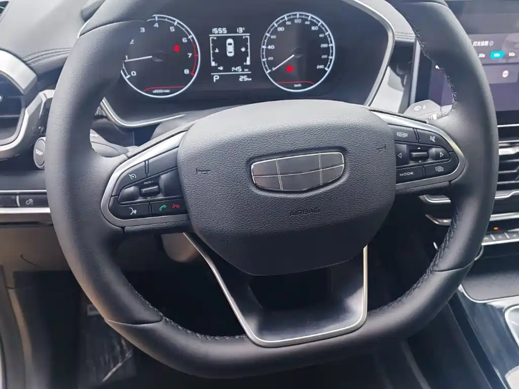 Geely Binyue — миниатюра 10