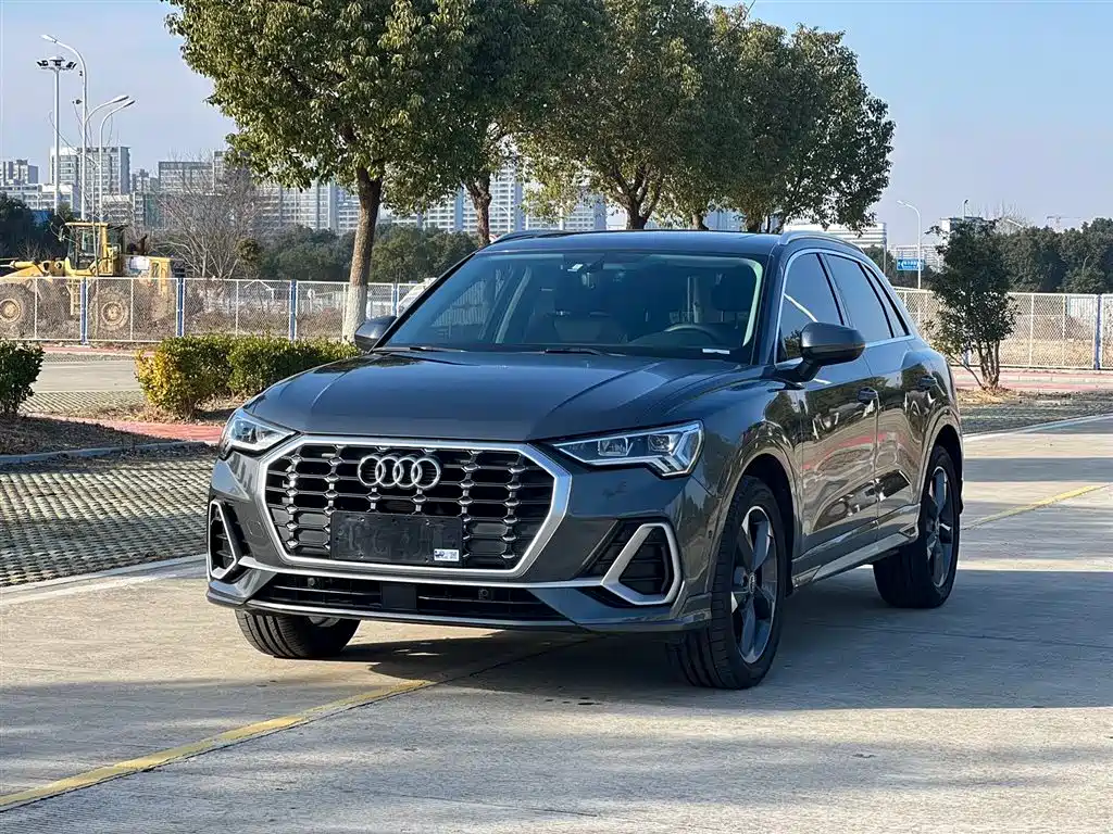 Купить Audi Q3