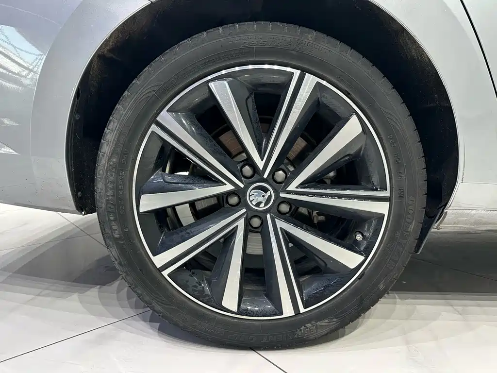 Skoda Superb — миниатюра 20