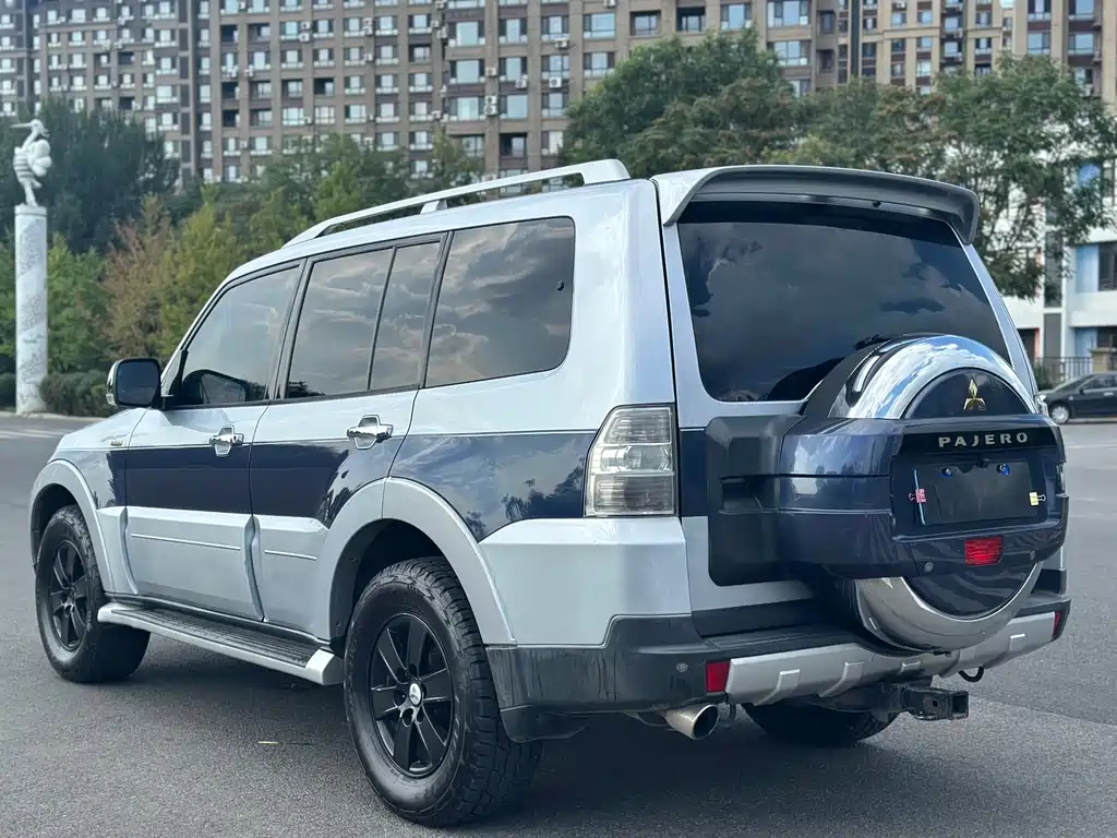 Mitsubishi Pajero (Import) — миниатюра 6