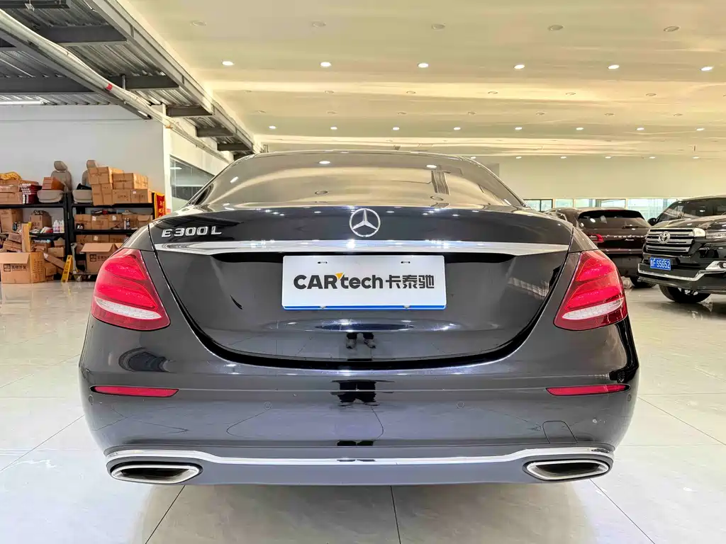 Mercedes-Benz E-Class — миниатюра 5