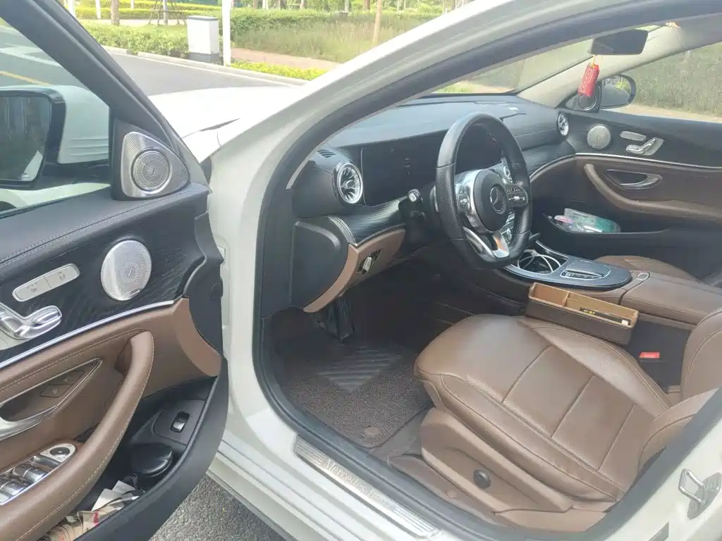 Mercedes-Benz E-Class — миниатюра 17