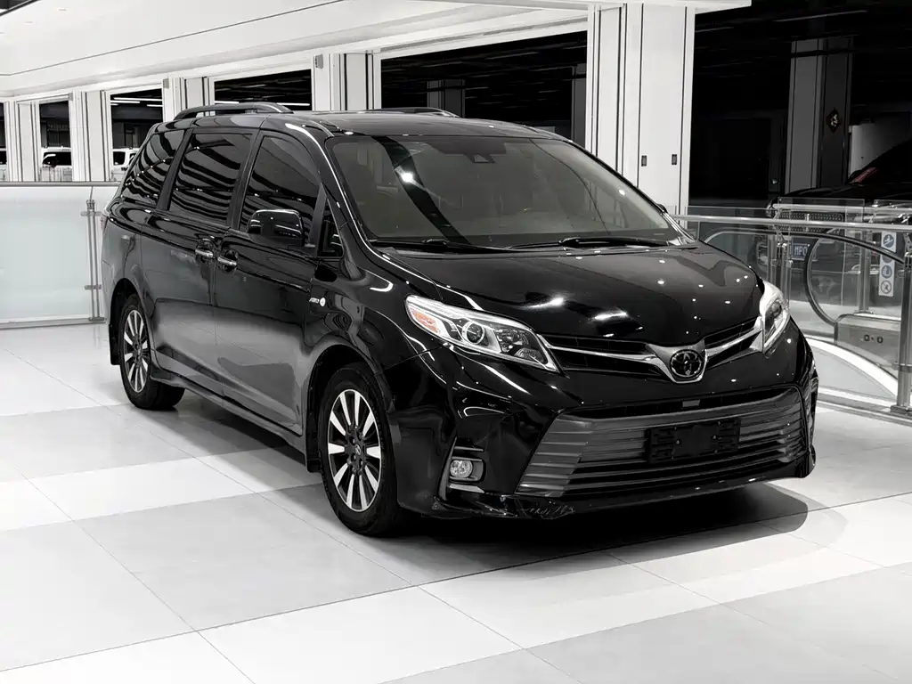 Toyota Sienna — миниатюра 2