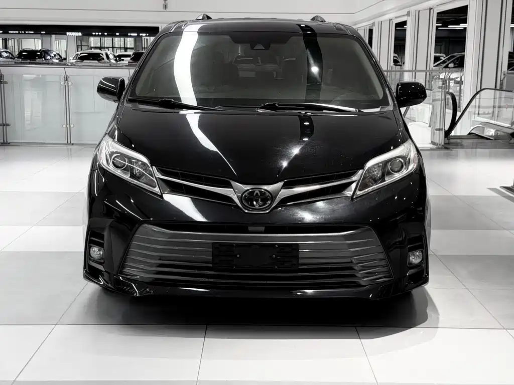 Toyota Sienna — миниатюра 3