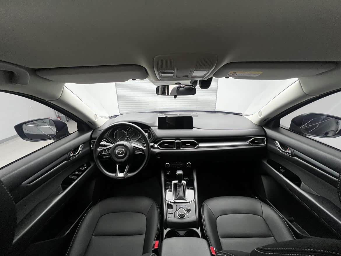 Mazda CX-5 2.0 л 2024 г. Серебристо-серый, пробег 3000 км