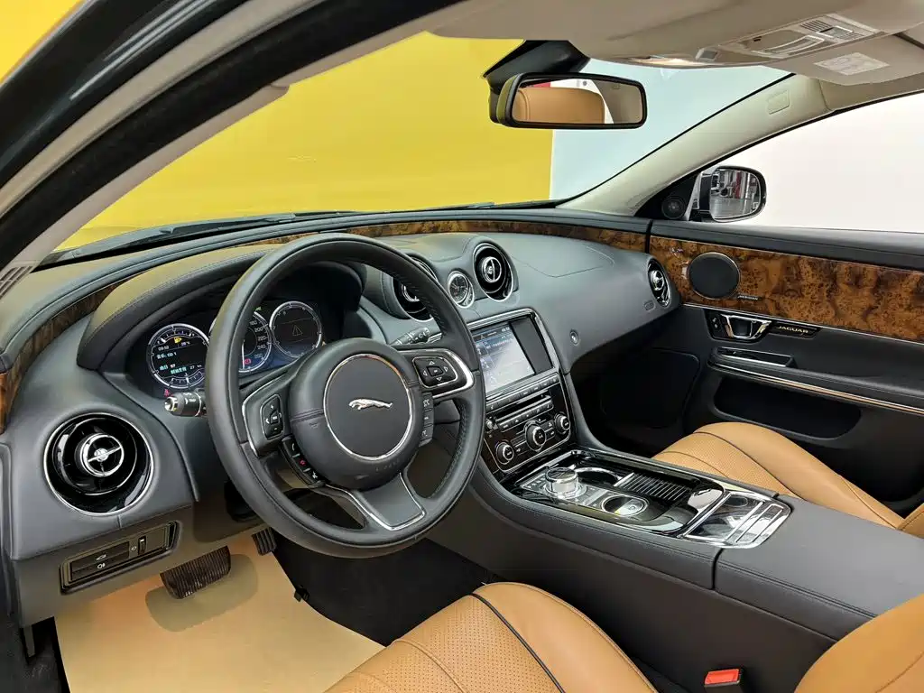 Jaguar XJ — миниатюра 13