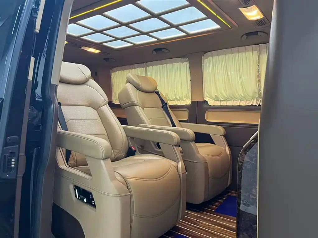 Volkswagen Caravelle 2017 2.0TSI Luxury 7 мест
