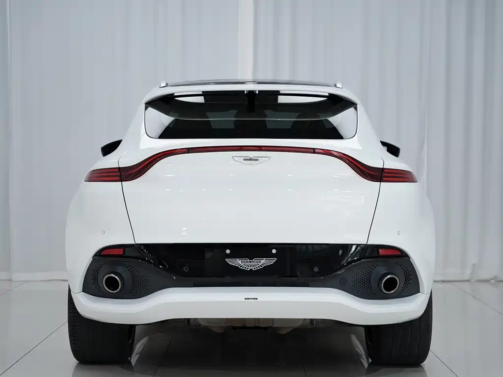 ASTON MARTIN DBX